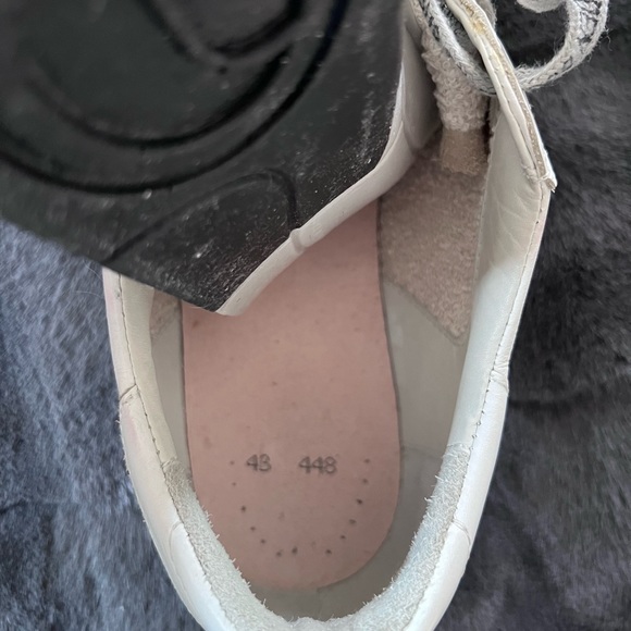 Like New Golden Goose
Men's Super-Star Flag Print Low Top Sneakers - Picture 7 of 10